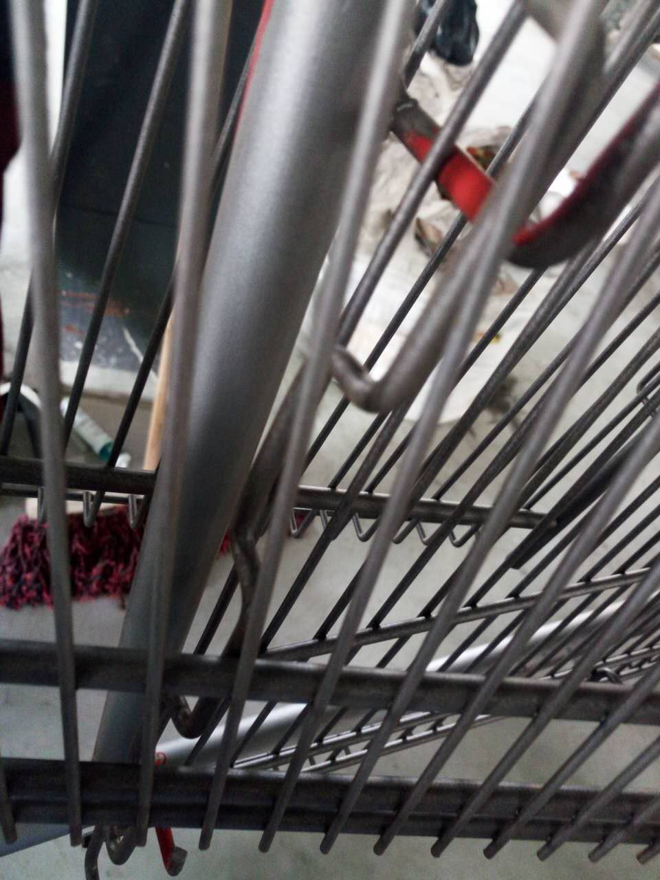 2017年發往大連的381懸鏈拋丸機安裝調試完畢