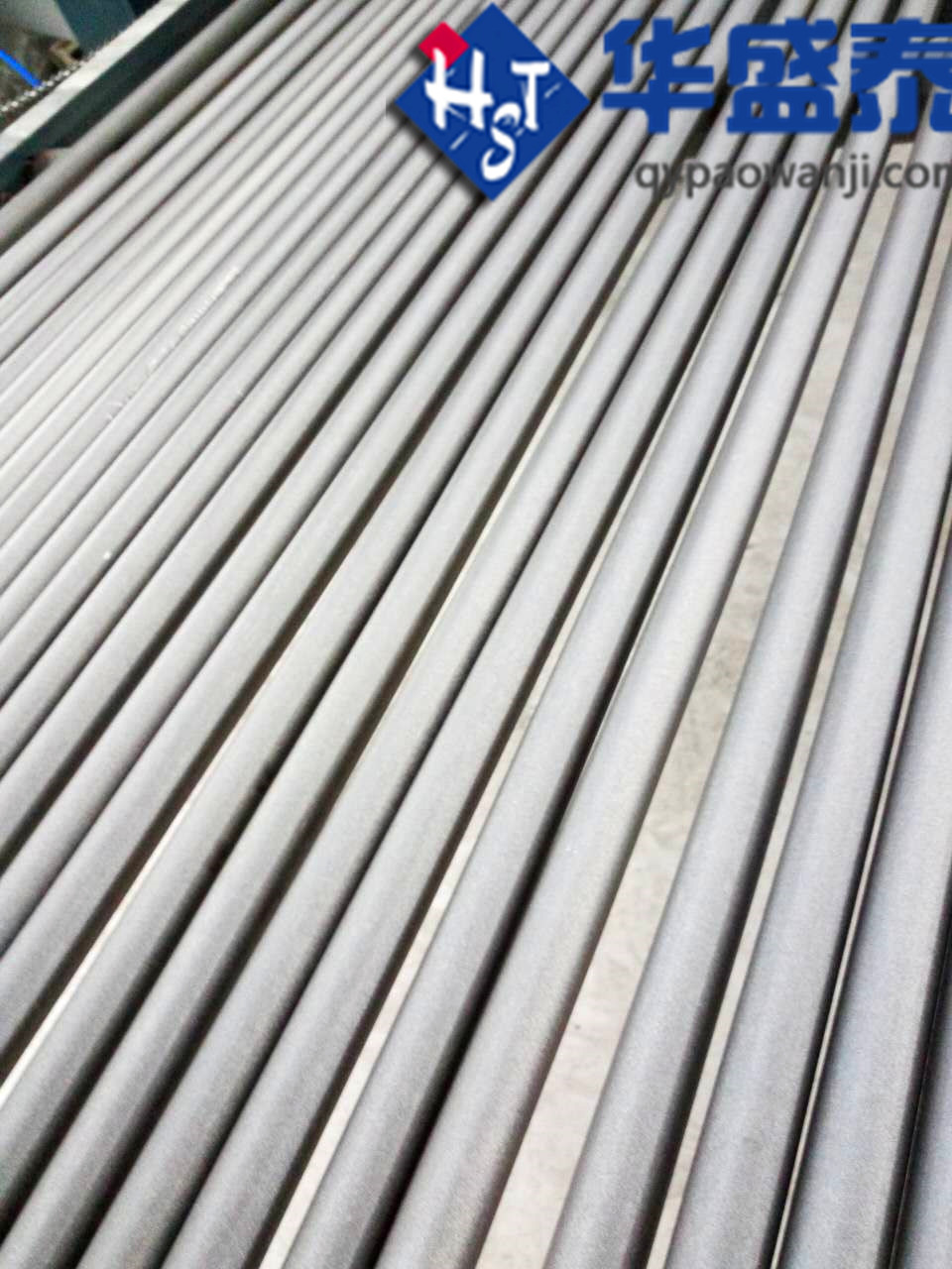 發往山東棗莊通過式圓鋼鋼筋拋丸機已經調試完畢,調試現場圖