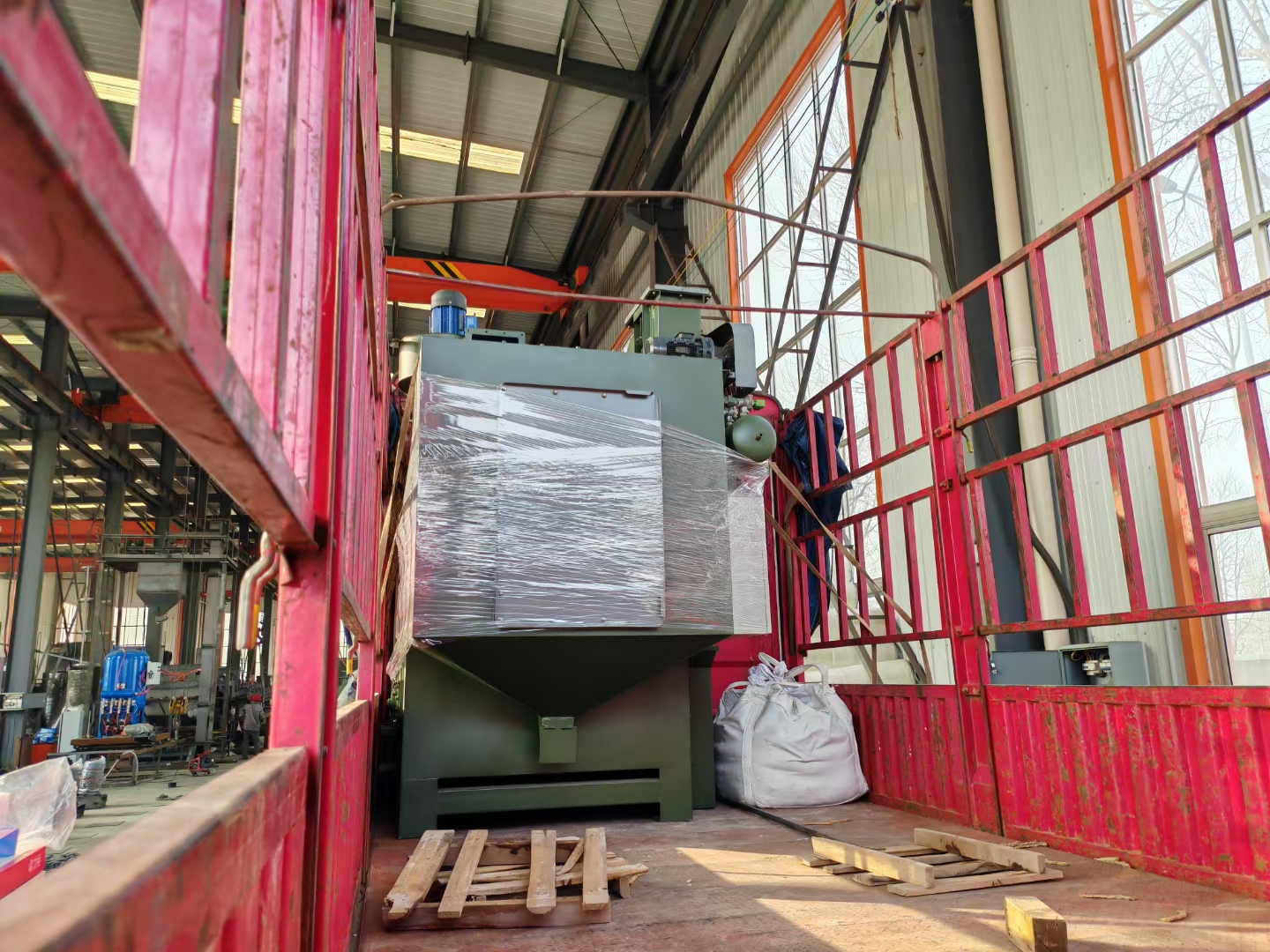 連續履帶通過式拋丸清理機_履帶式拋丸清理機工作原理_履帶式拋丸機視頻